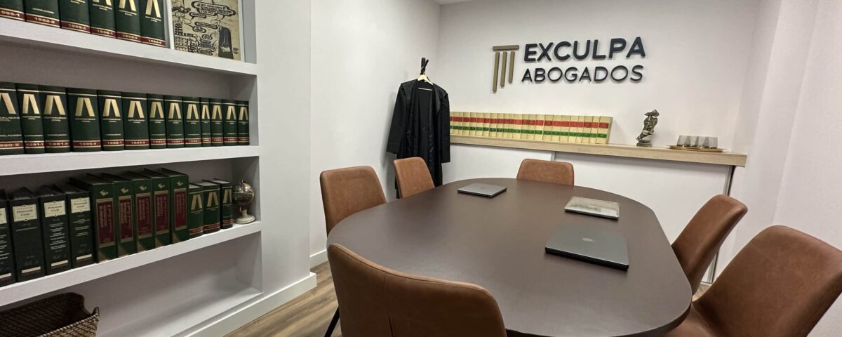 ¿Qué Hacer si Te Han Denunciado por la Vía Penal? Consecuencias y Estrategias de Defensa 2 abogados penalistas en Sevilla especialistas en derecho penal